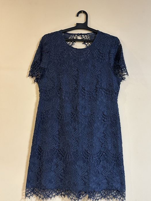 Дантелена синя рокля