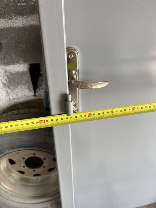 Входна врата, метална