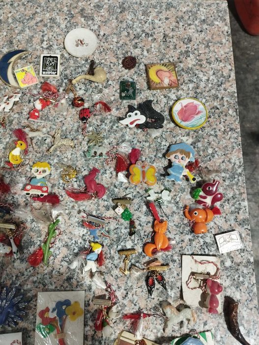 Значки от мартеници и други