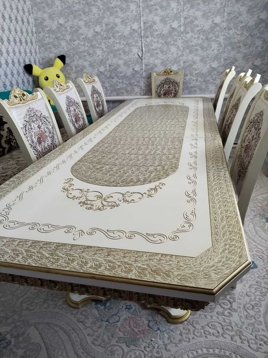 Продам стол и стулья 300 000