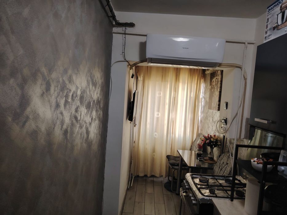 Garsonieră  decomandată  renovată   9 mai