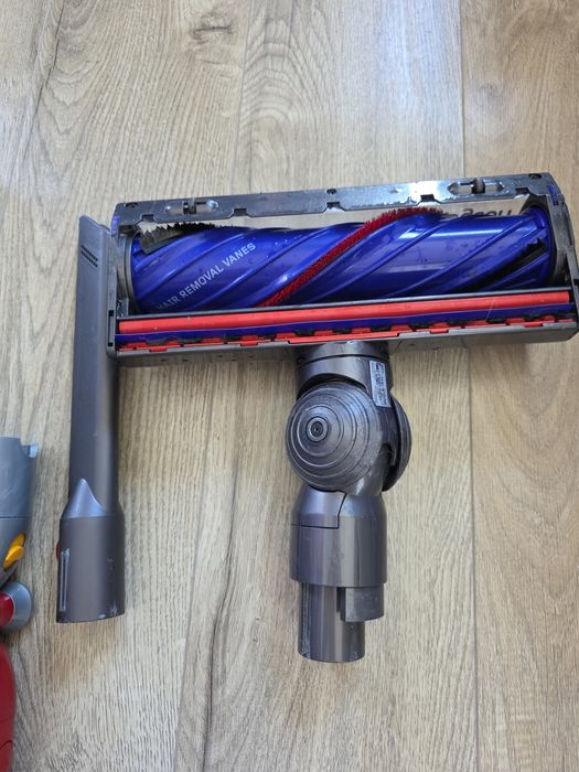 Aspirator vertical Dyson V8 Absolute