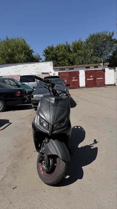 На ходуМопед м8 спорт комутатор ,продаю за 100тысяч
