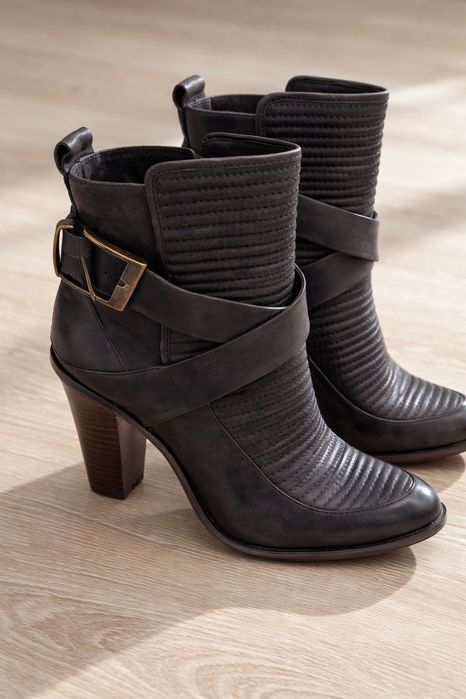 Боти на висок ток