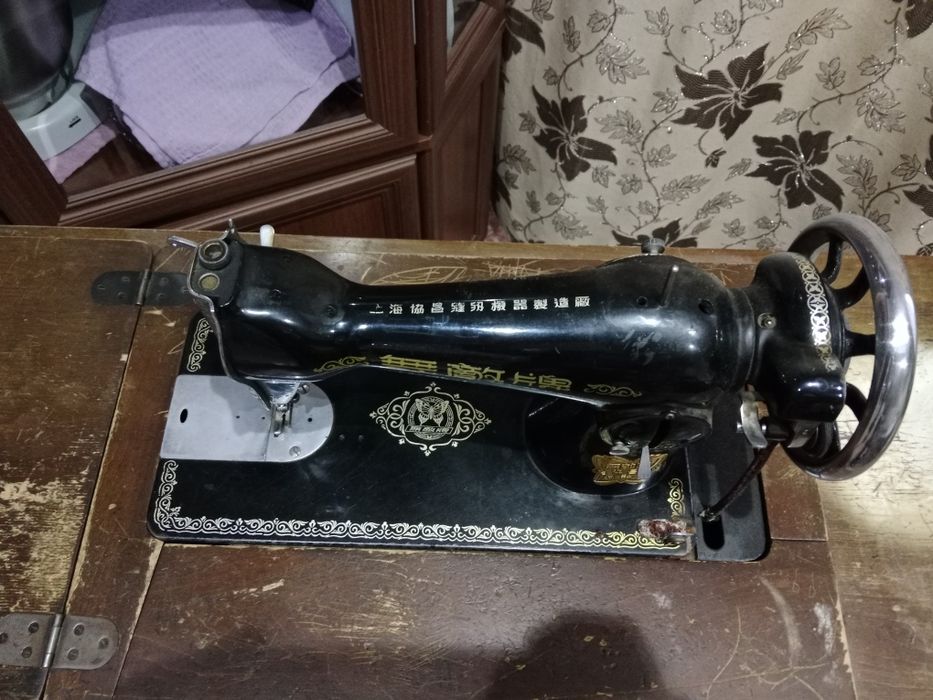 Продаю швейную машину