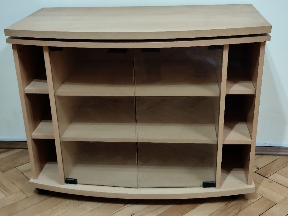 ТВ шкаф с въртящ плот и колела