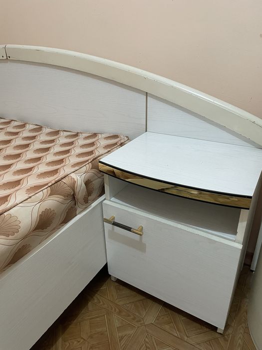 Продам спальный гарнитур
