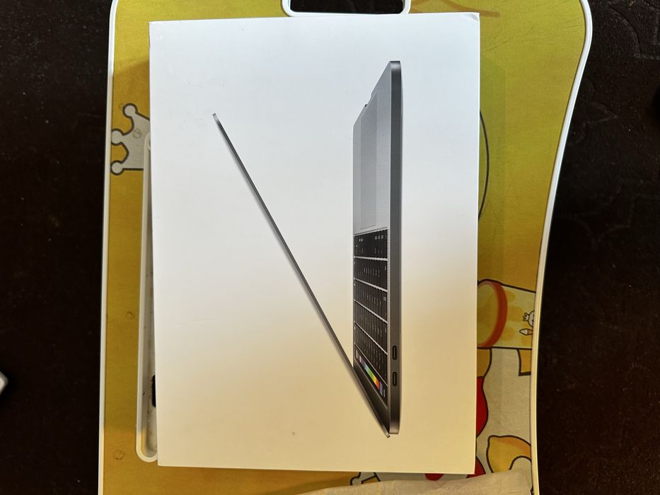 Macbook pro 2017 8/256