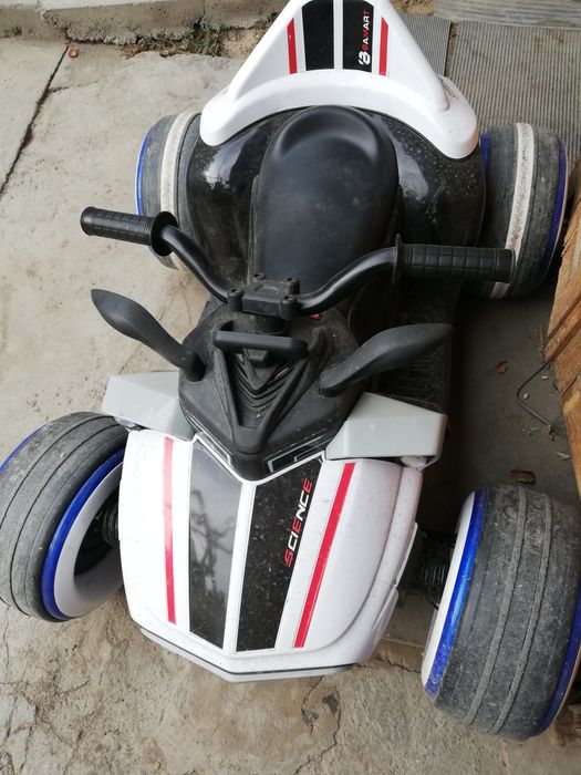 Детский автомобиль