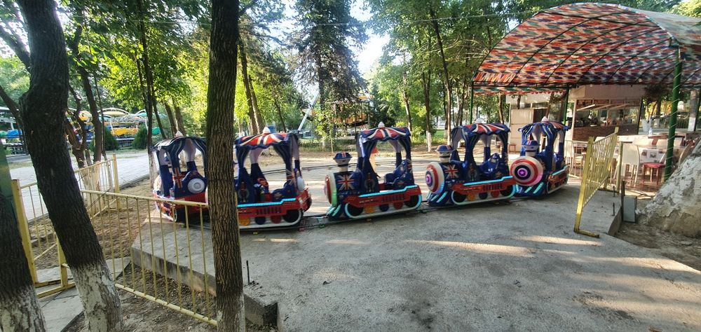 Bolalar poyizchasi sotiladi xolati zor yangidek kop ishlamagan