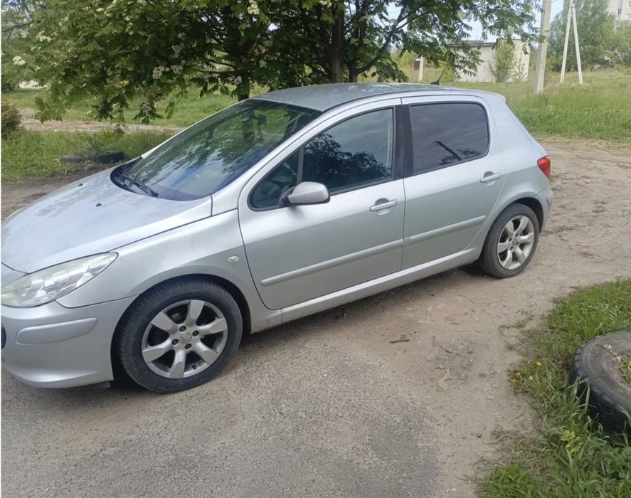 Срочно продаю машину