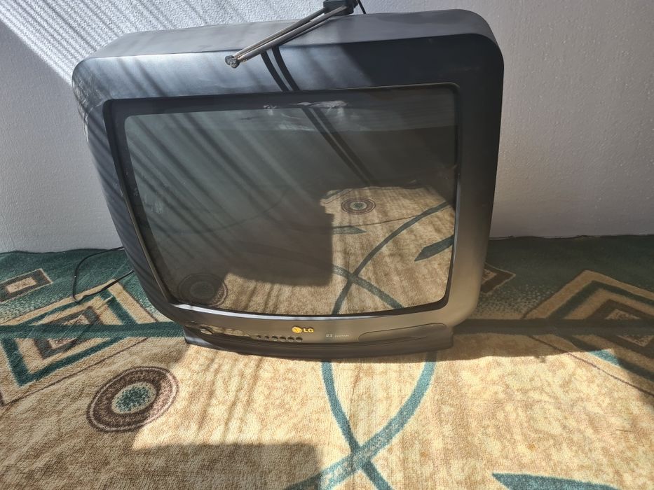 Продам телевизор lg