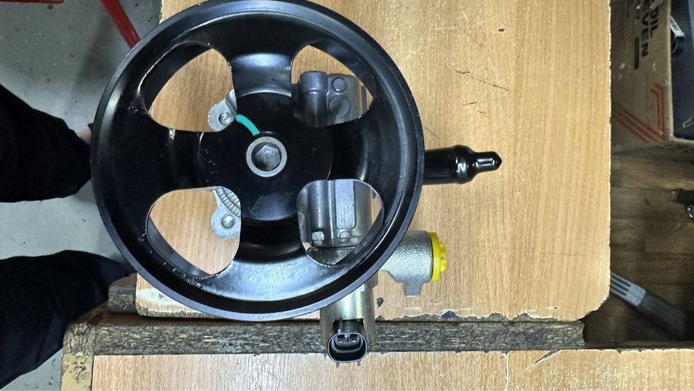 Гур насос на Тойота Прадо 120 об 4 литр