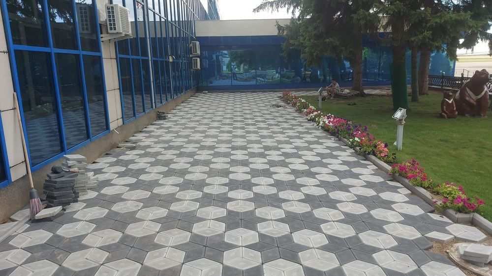 Укладка брусчатки,бордюров