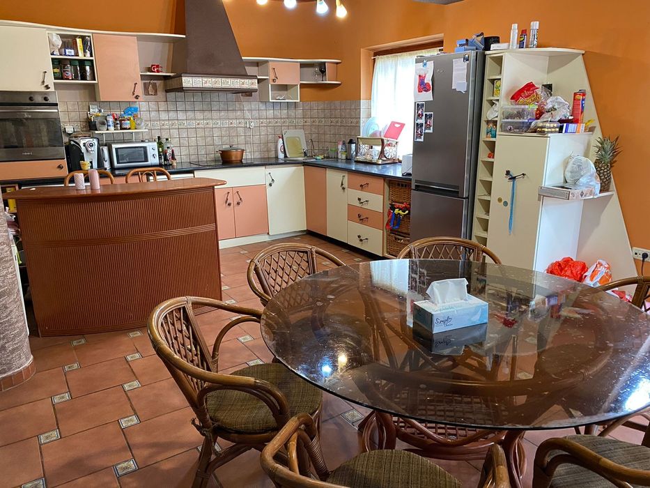 Apartament in casă,  curte , parcare