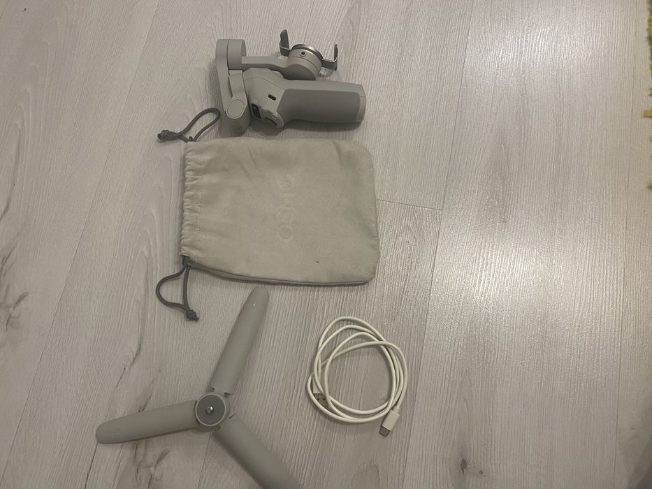 DJI Osmo Mobile SE – работещ стабилизатор за телефон + принадлежности