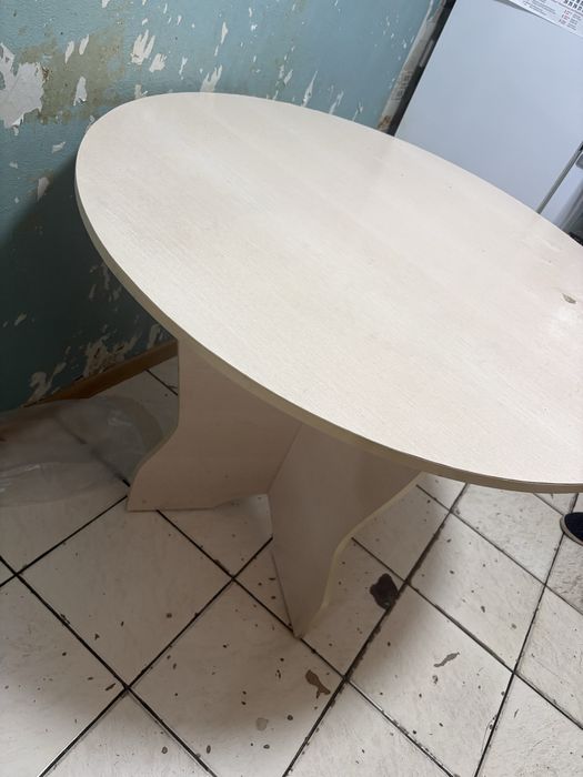 Продам кухонный стол