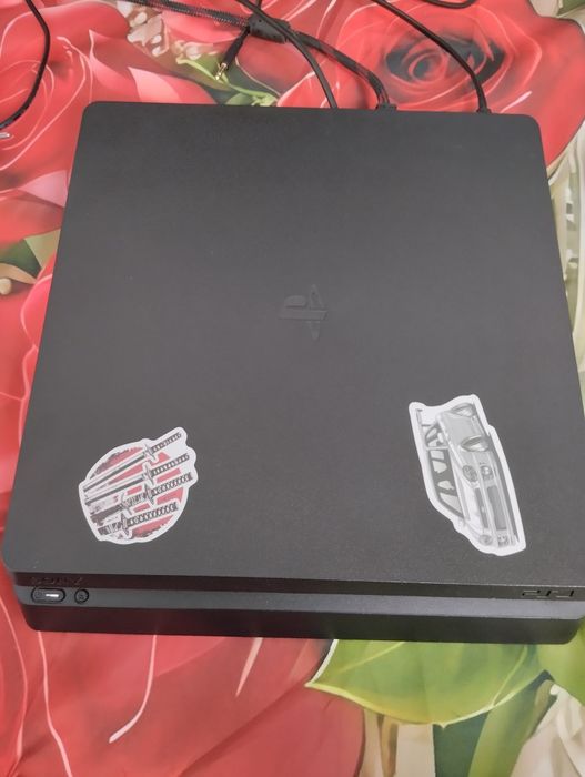 Продаю пс4/ps4 slim,