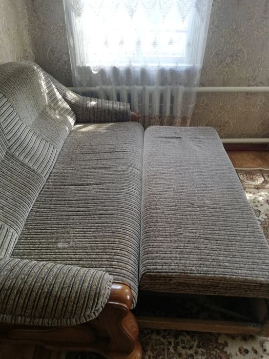 Продам с доставкой диван с креслом
