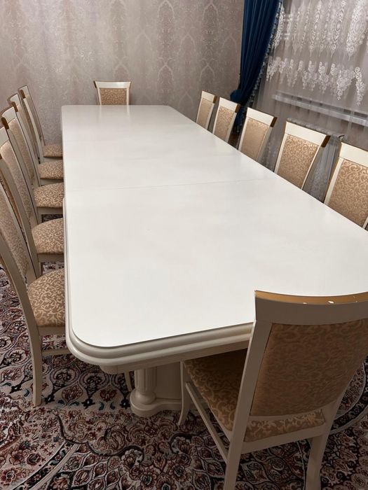 Стол, стулья , мебель для гостиной