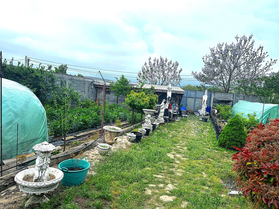 Proprietar – teren intravilan 1.522 mp, 2 intrări  utilități gard beton sere lac – zona CAP