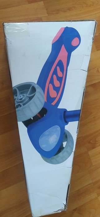 Самокат детский трёхколёсный.