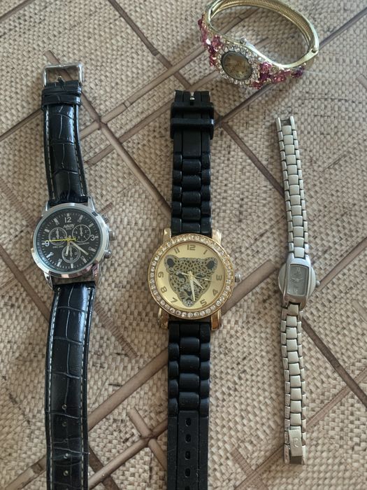 Часы наручные, зарядное устройство для часов