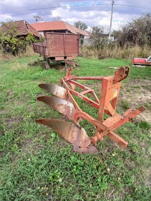 Vând plug pentru arat
