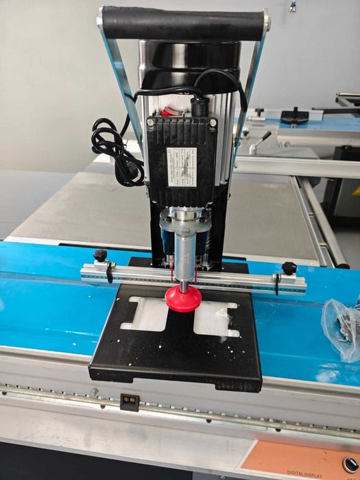 Сверлильно-присадочный станок для петель