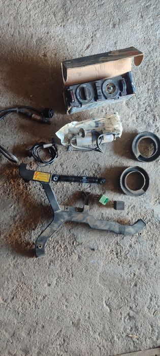 Продам запчасти на w202