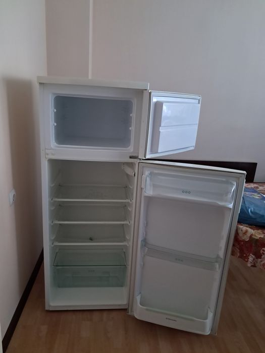 Хладилник с горна камера Electrolux