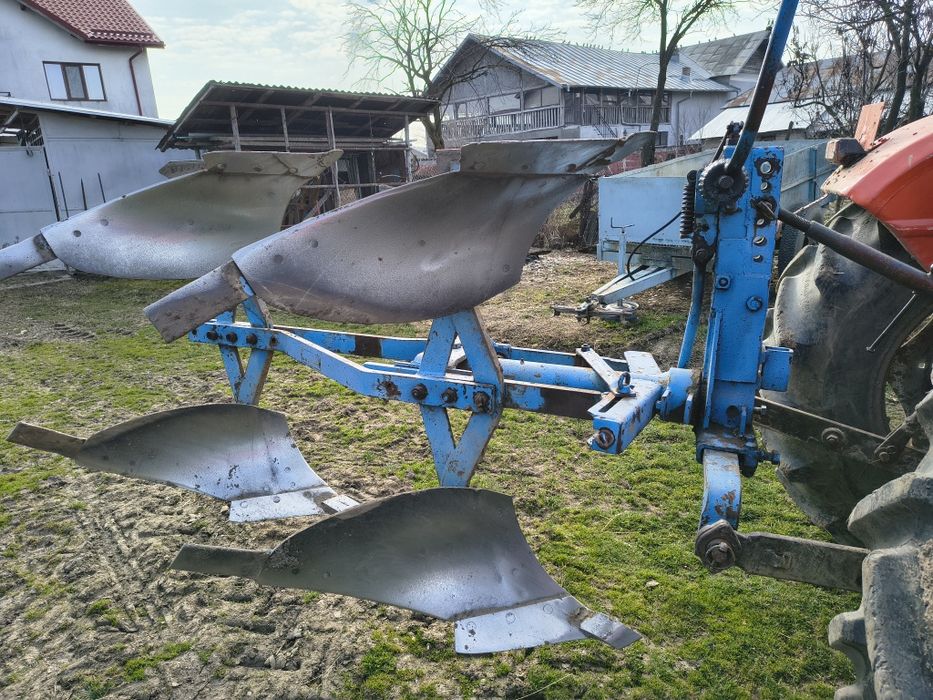 Plug reversibil cu două brazde