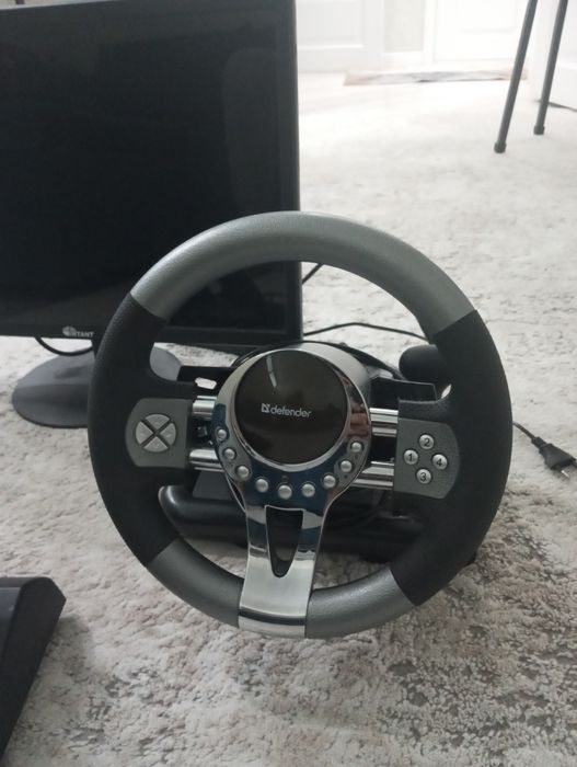 Монитор с игровым рульом новый