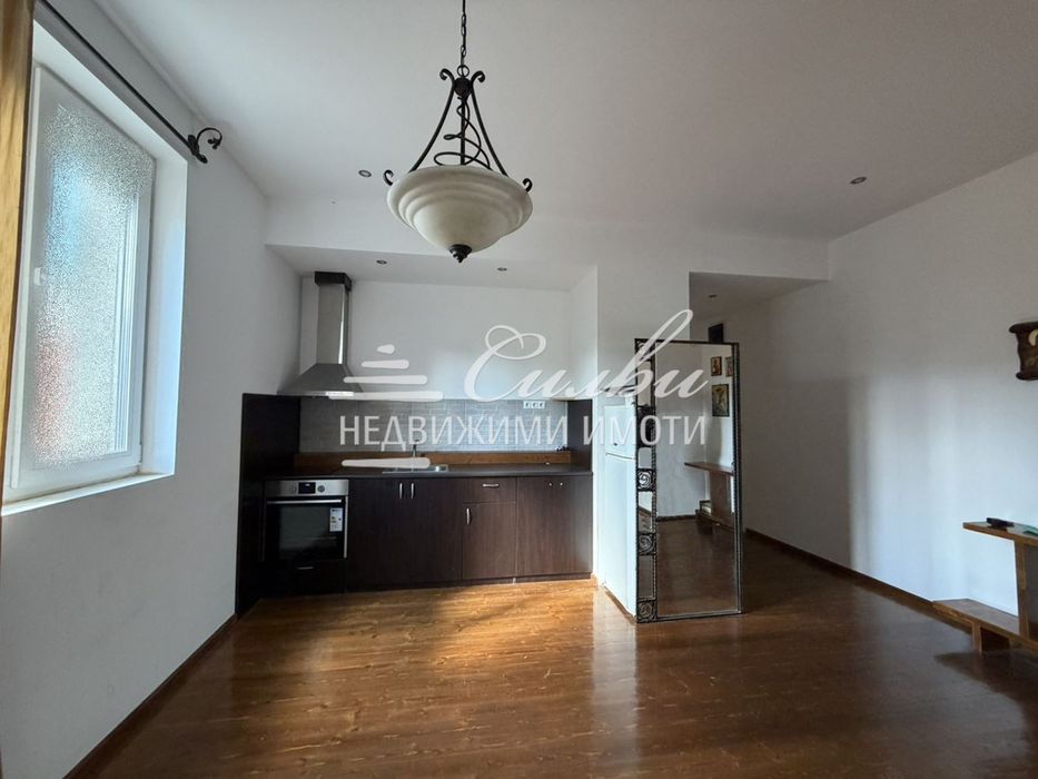 Тристаен ТУХЛЕН апартамент след ОСНОВЕН РЕМОНТ - кв. Добруджански!