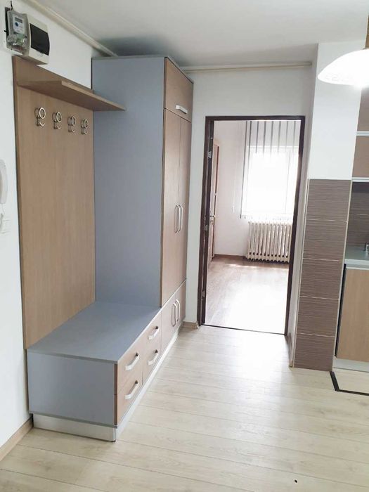 Apartament vis-a-vis de Liceul Sportiv, str. Calea Moldovei, 2 camere, balcon inchis, etaj 1