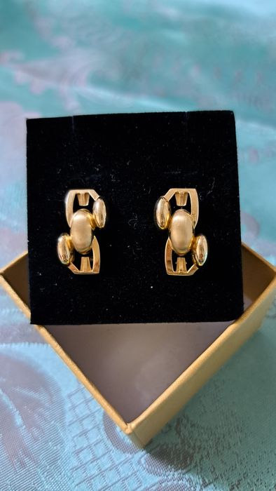 Срочно продам золотые серги 585 проба.