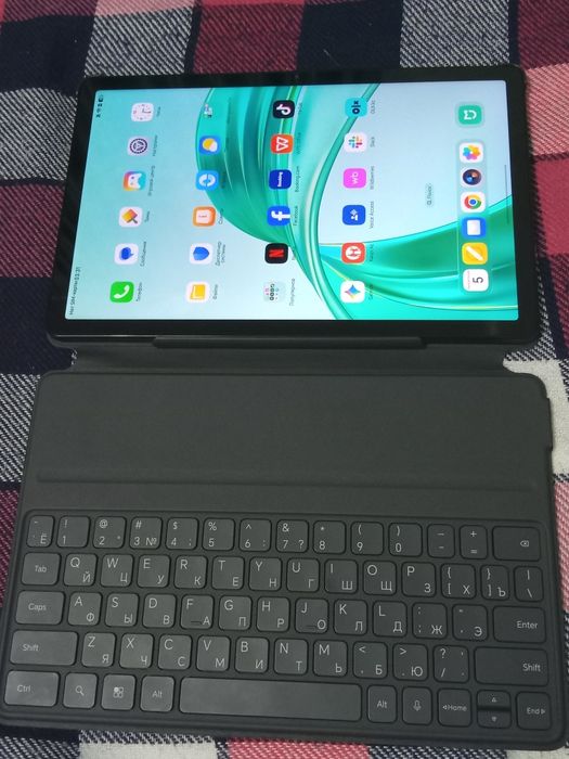 Планшет HONOR Pad X8a + чехол-клавиатура