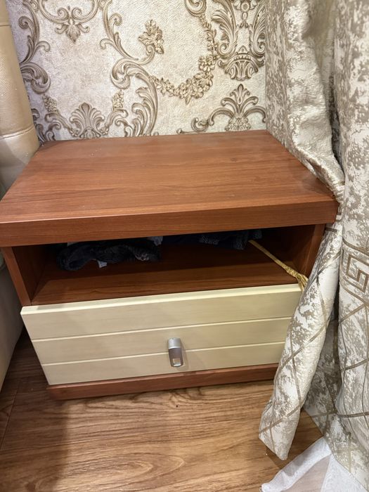 Спальный шкаф и 2 тумбочки