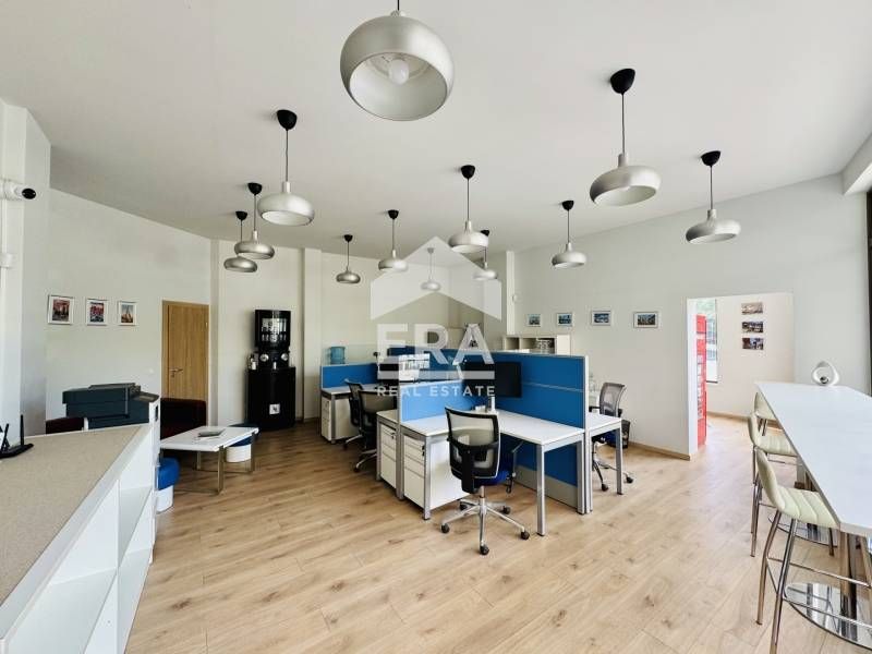 Модерен и напълно оборудван офис под наем в кв. Полигона