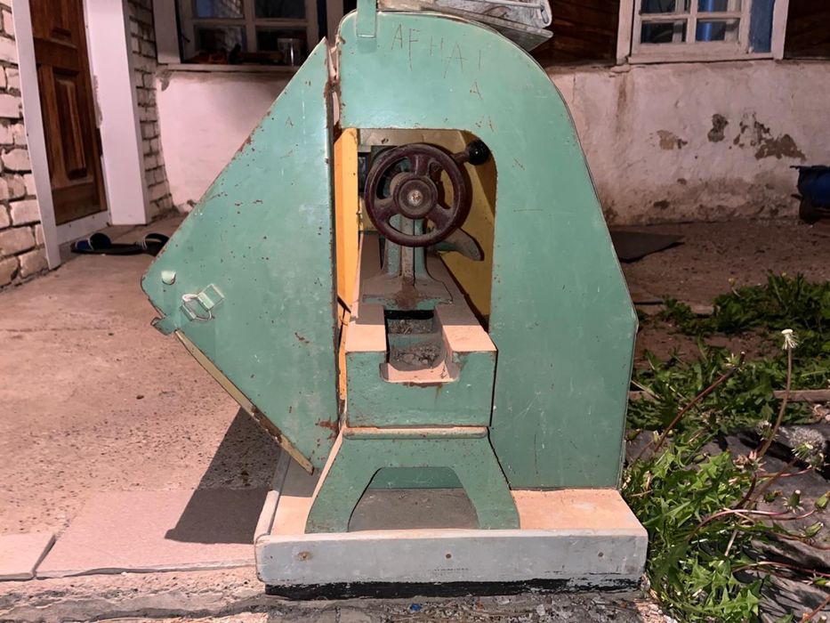 Продам станок по обработке дерево СТД 120М.