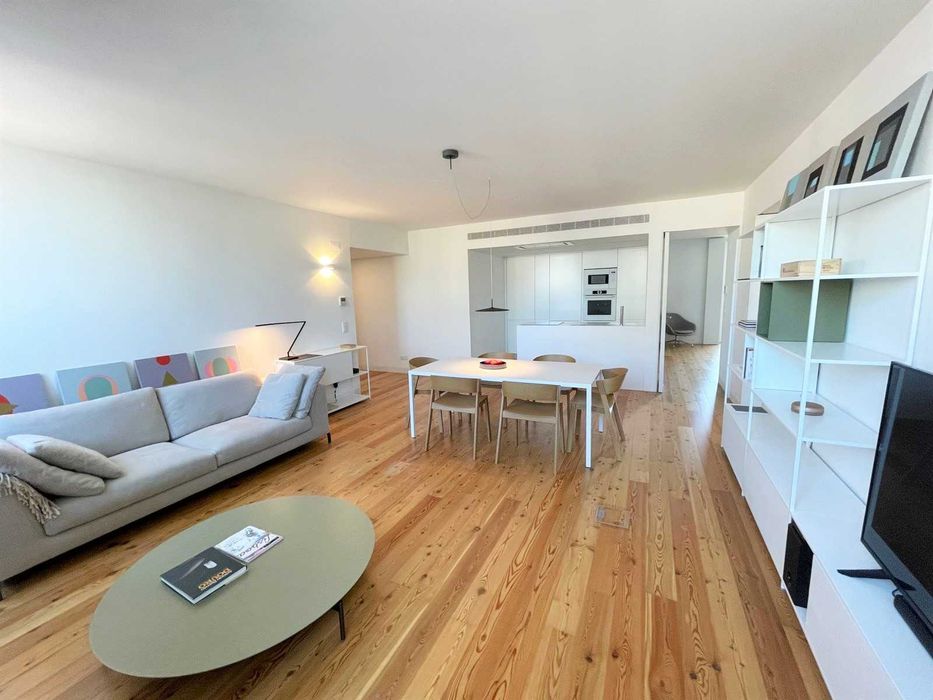 Продава се Двустаен апартамент в София, Център - 70 кв.м за 2786 €/кв.м - Снимка #1