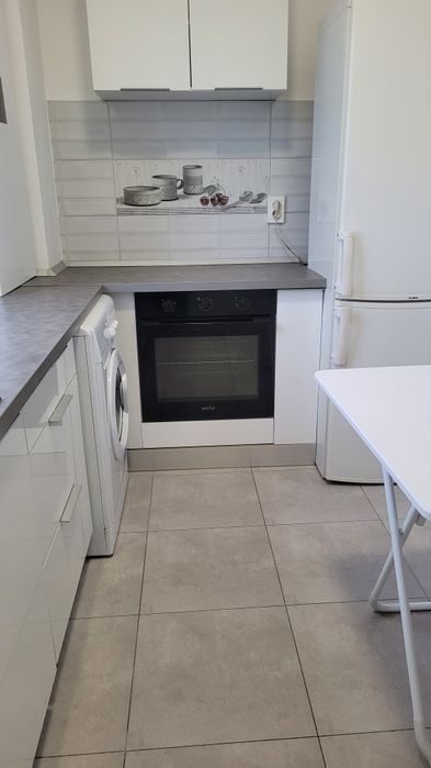 Proprietar, inchiriez garaoniera