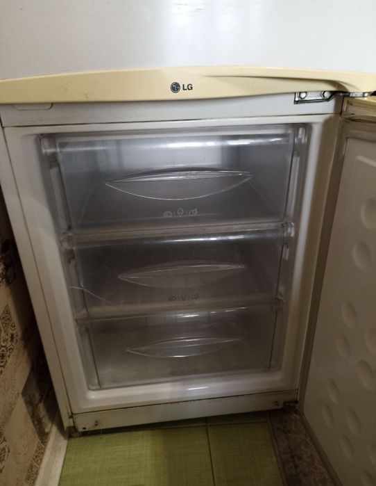 продаю холодильник