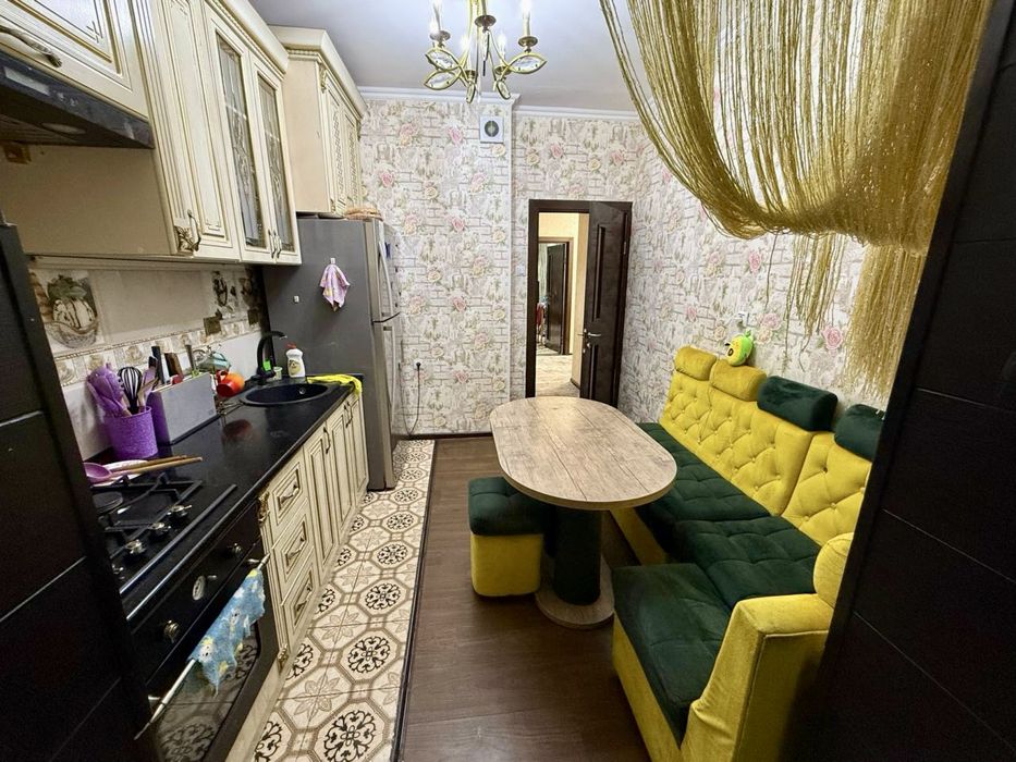 10 худуд 3 хонали уйи сотилади, мебель билан