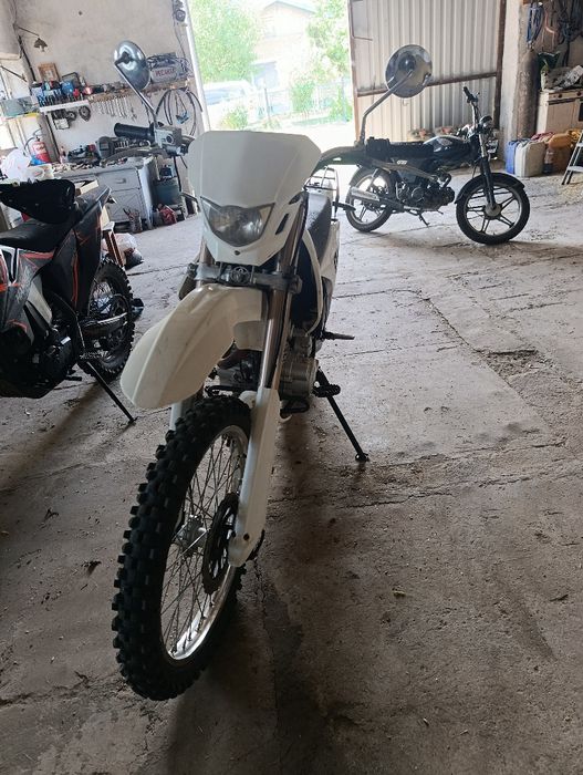 Продам 250 кубовый эндуро