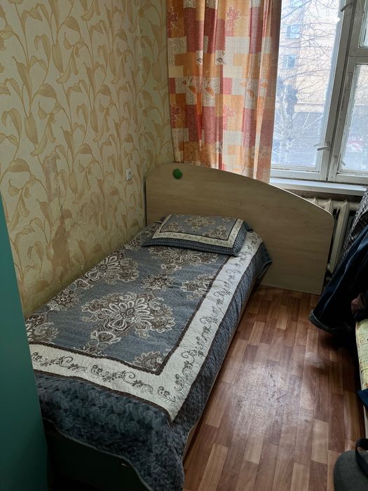 детский стол, шкаф, кровать