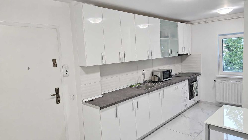Inchiriez apartament cu 4 camere si 2 bai, situat pe strada Viilor, in cartierul Zorilor, intr-o zona foarte bine pozitionata a Clujului.
