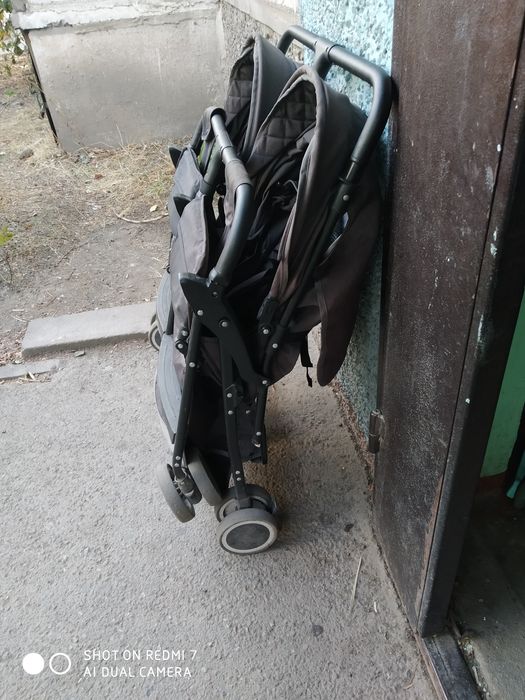 Детская прогулочная коляска для двойни