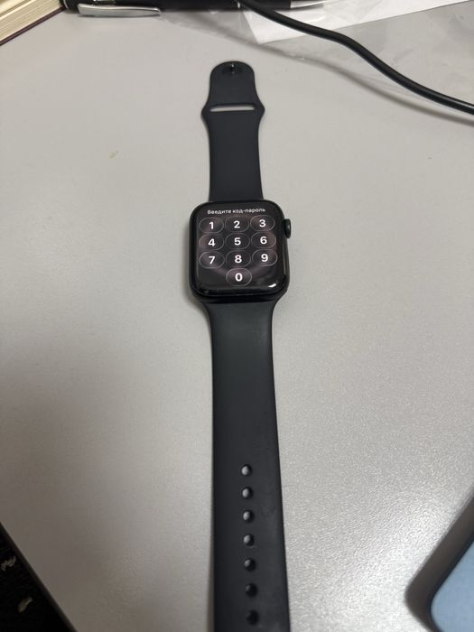 Продам часы Apple watch SE