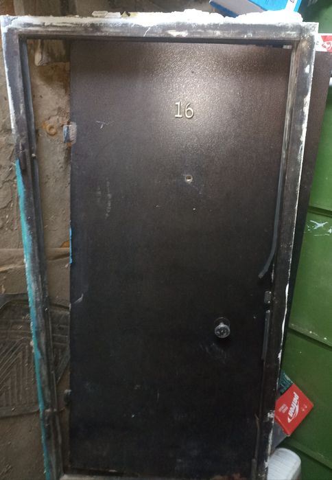 Продам железную дверь
